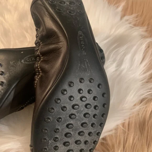 TODS LADIES BROWN FLAT SHOE. - Picture 5 of 7